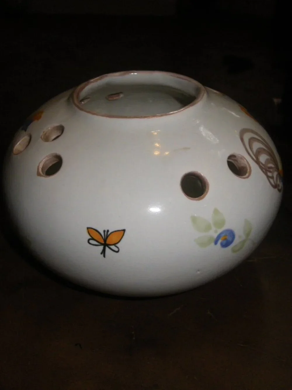 Vintage measures approximately